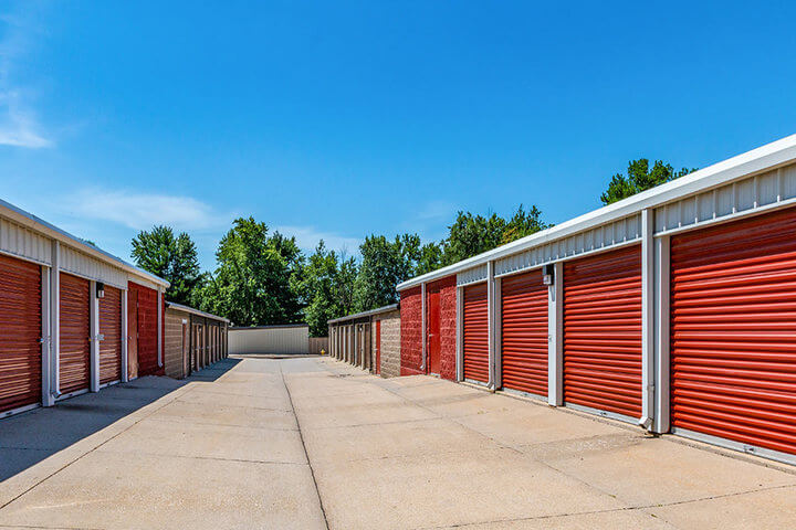 storage on Hickman Rd in Urbandale